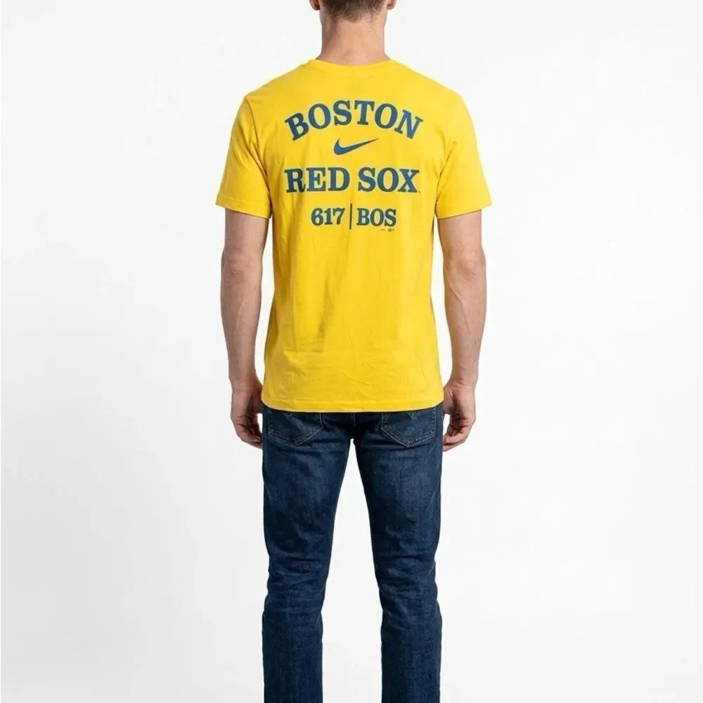 NIKE | NEW Boston Red Sox Yellow & Blue Graphic T-Shirt Men’s Size Medium